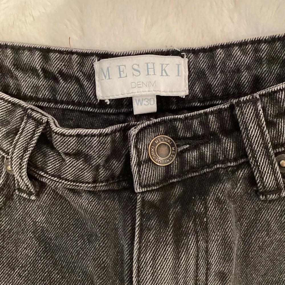 Meshki 27” Waist (Tag Size W30) Women's Denim Shorts High Rise Faded Black